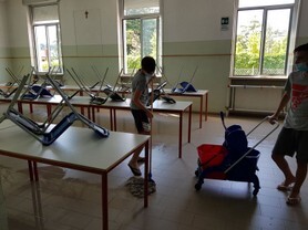 corvee-a-turno-e-pulizia-post-pranzo-anthea-summer-camp-px.jpg